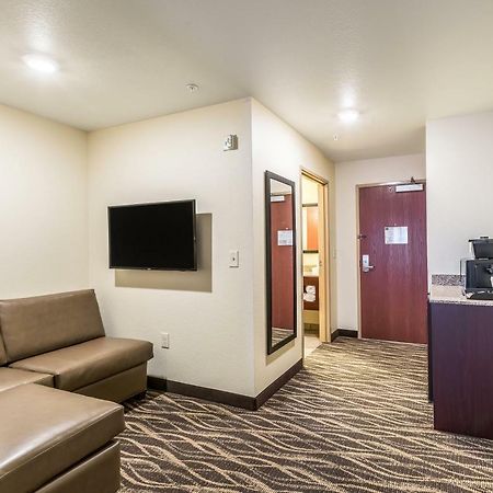 Cobblestone Hotel & Suites Hartford Екстер'єр фото