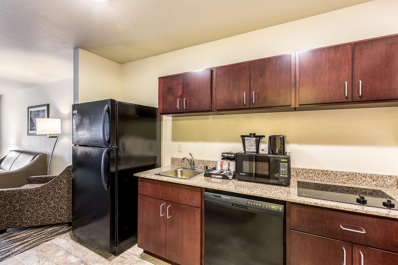 Cobblestone Hotel & Suites Hartford Екстер'єр фото