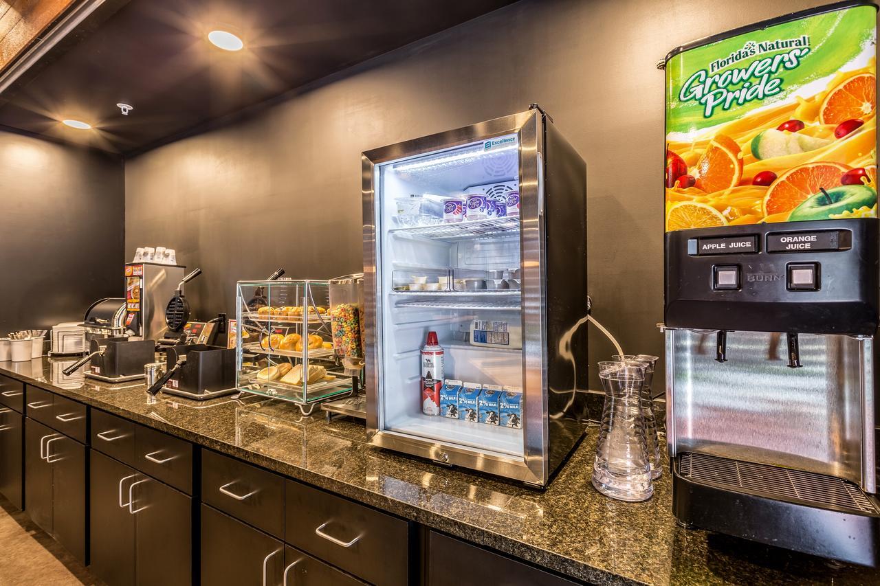 Cobblestone Hotel & Suites Hartford Екстер'єр фото