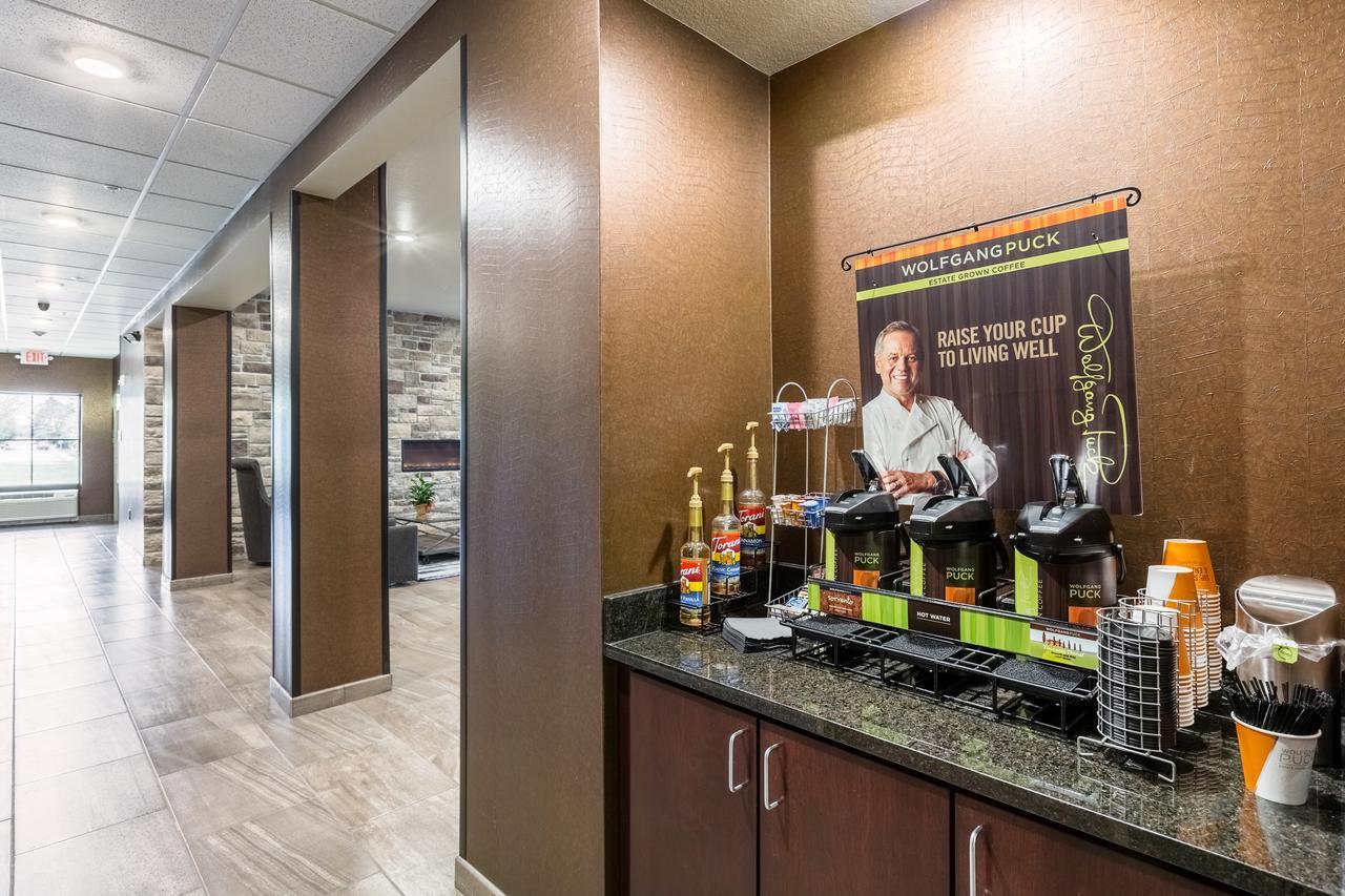 Cobblestone Hotel & Suites Hartford Екстер'єр фото
