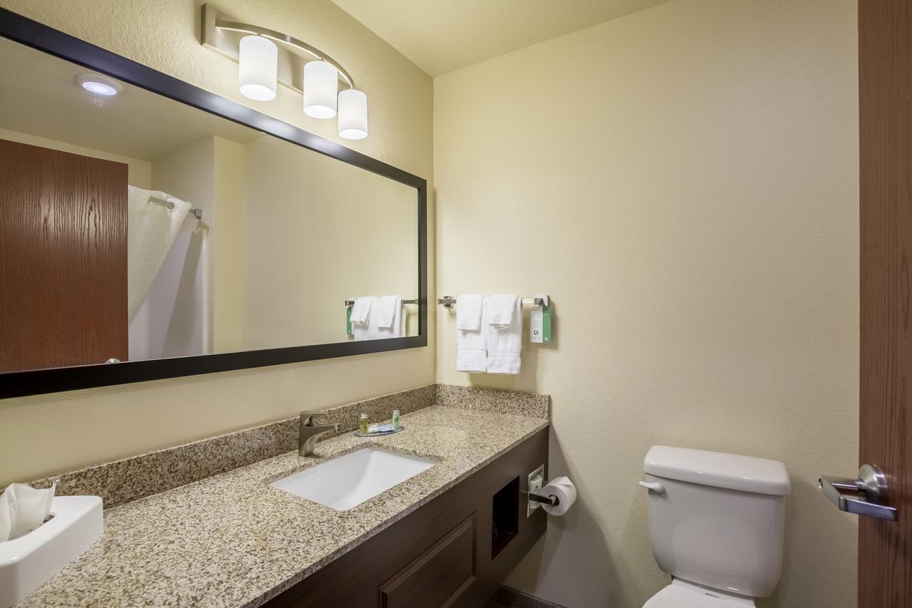 Cobblestone Hotel & Suites Hartford Екстер'єр фото