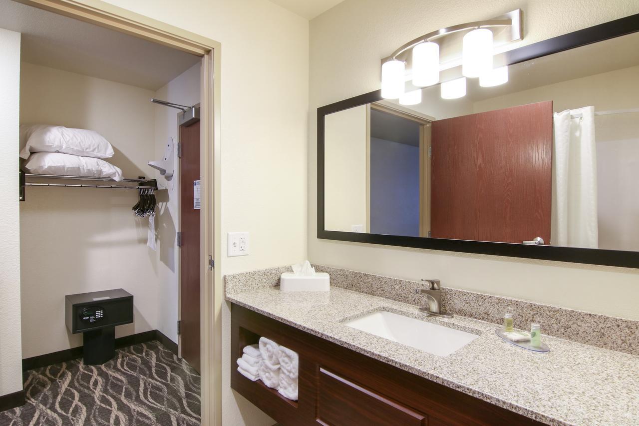 Cobblestone Hotel & Suites Hartford Екстер'єр фото