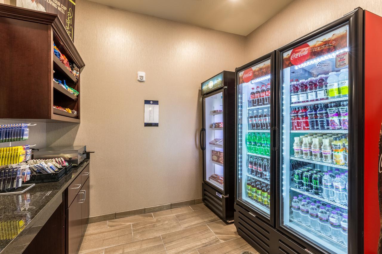 Cobblestone Hotel & Suites Hartford Екстер'єр фото