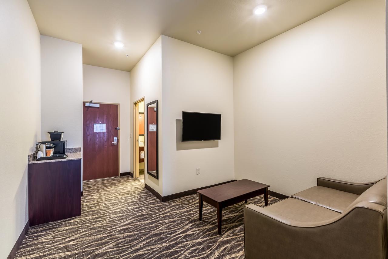 Cobblestone Hotel & Suites Hartford Екстер'єр фото