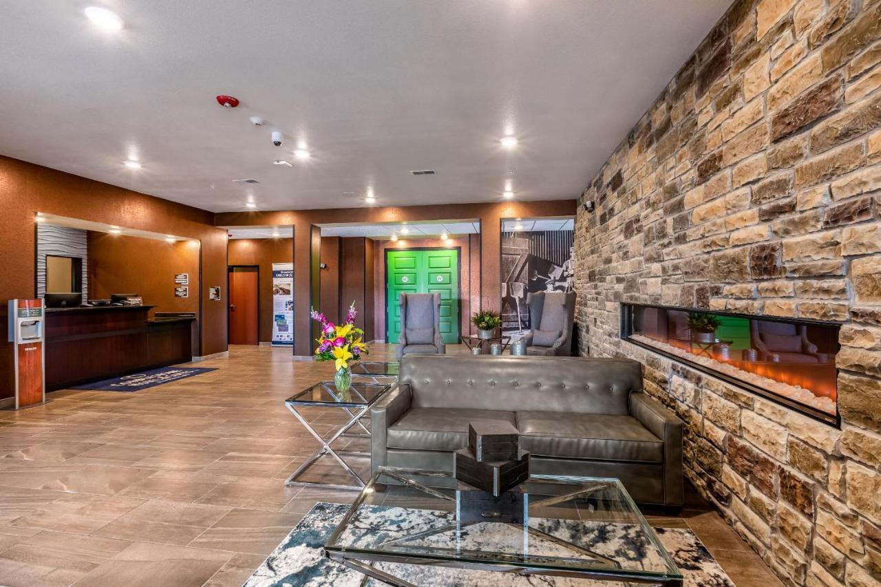 Cobblestone Hotel & Suites Hartford Екстер'єр фото