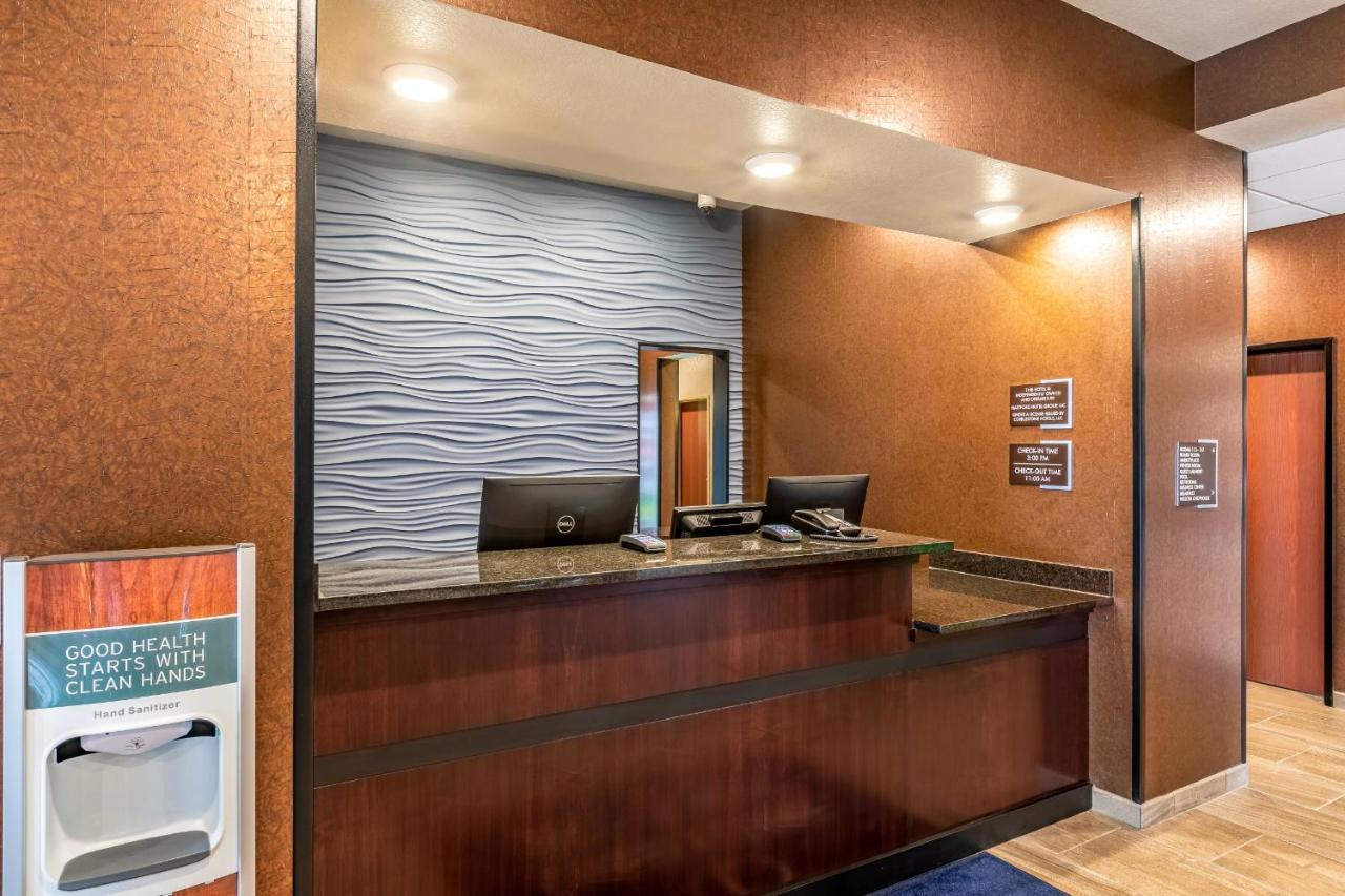 Cobblestone Hotel & Suites Hartford Екстер'єр фото