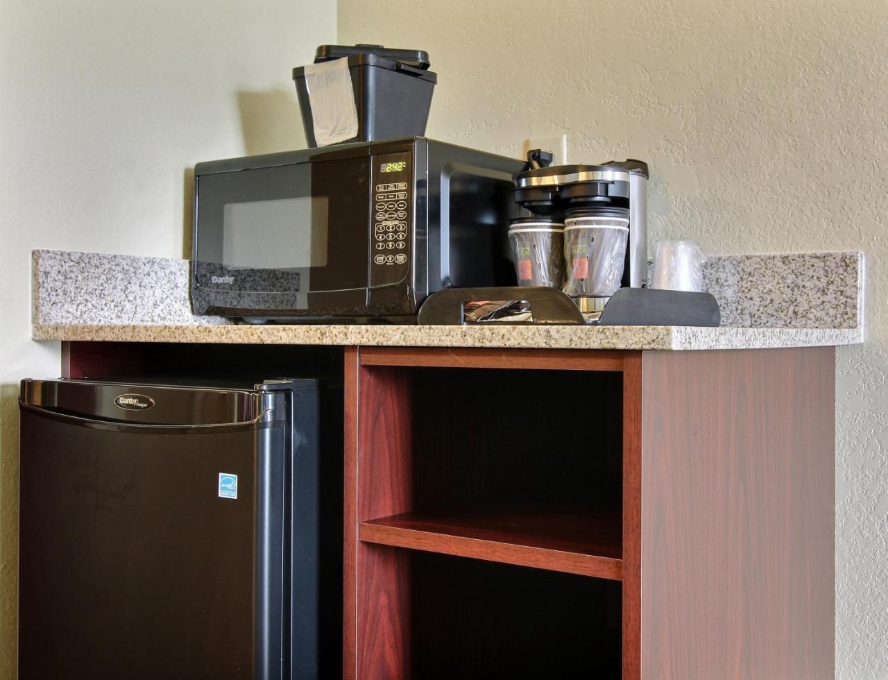 Cobblestone Hotel & Suites Hartford Екстер'єр фото