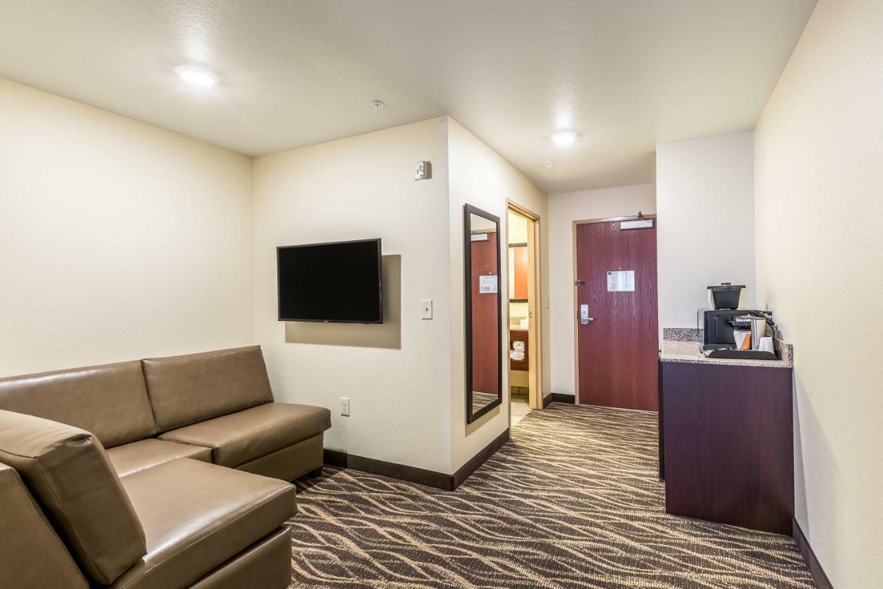 Cobblestone Hotel & Suites Hartford Екстер'єр фото